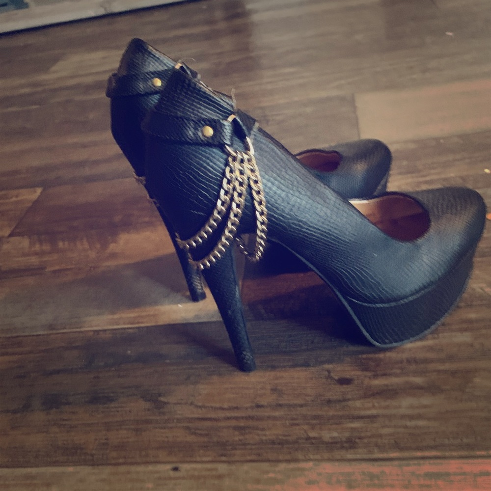 Black heels with chains